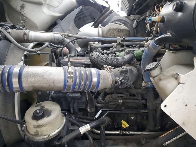 2015 Kenworth T300 Semi Truck