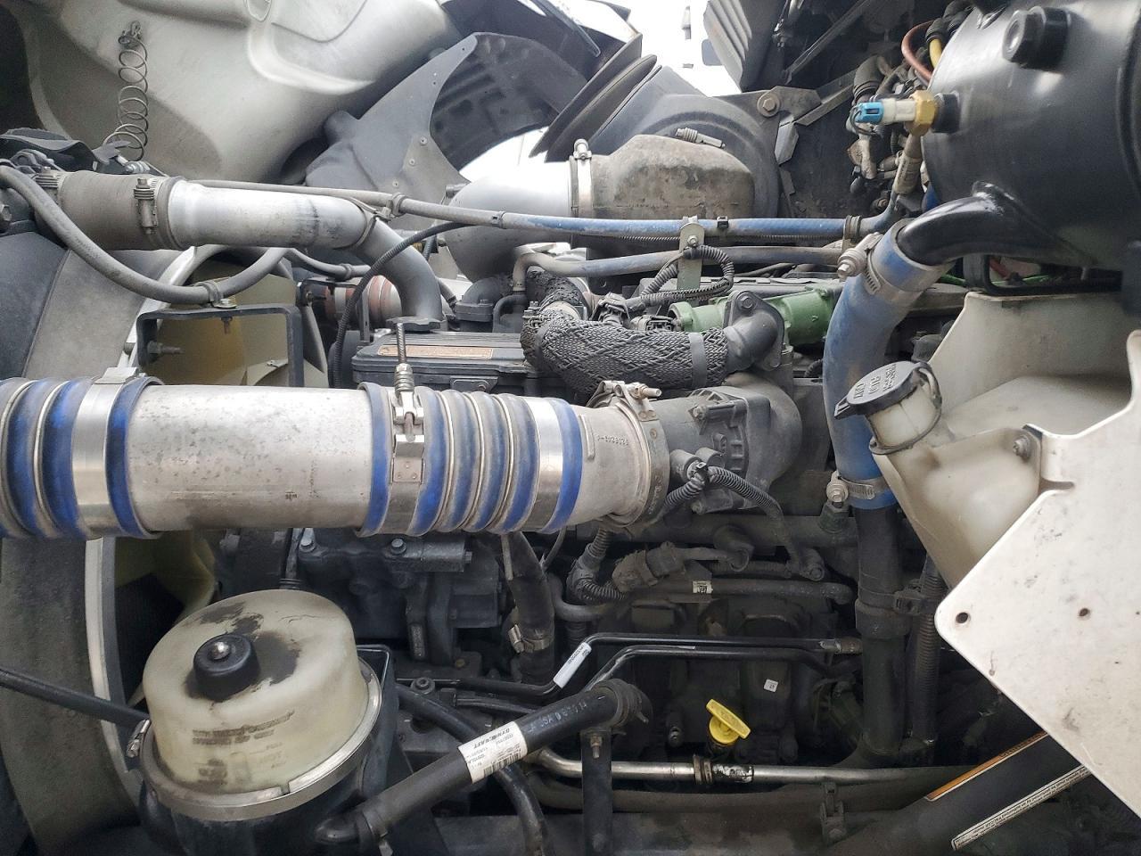 2015 Kenworth T300 Semi Truck