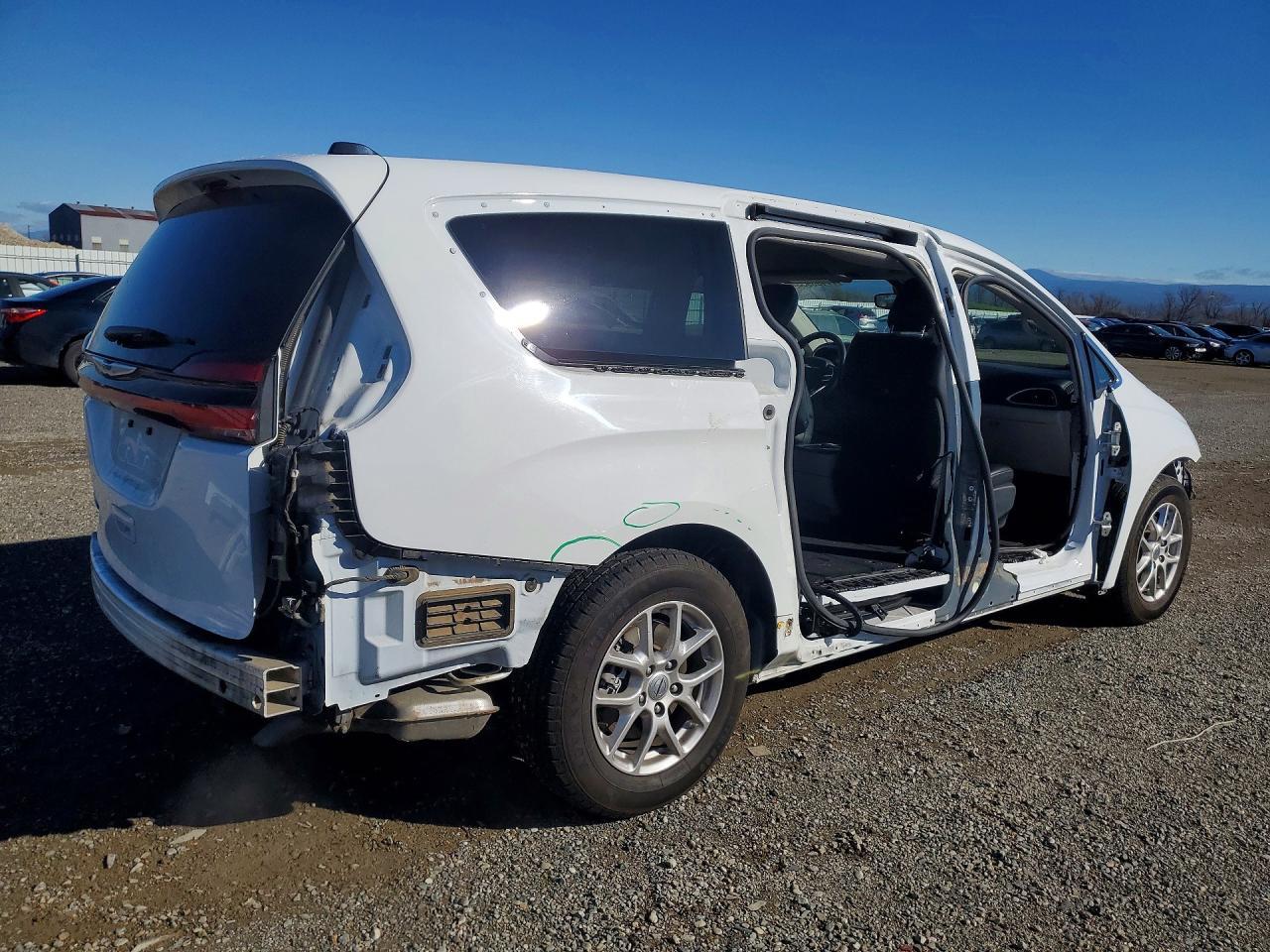 2023 Chrysler Pacifica Touring l