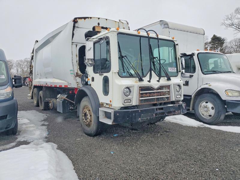 2015 Mack MRU613 Refuse Truck