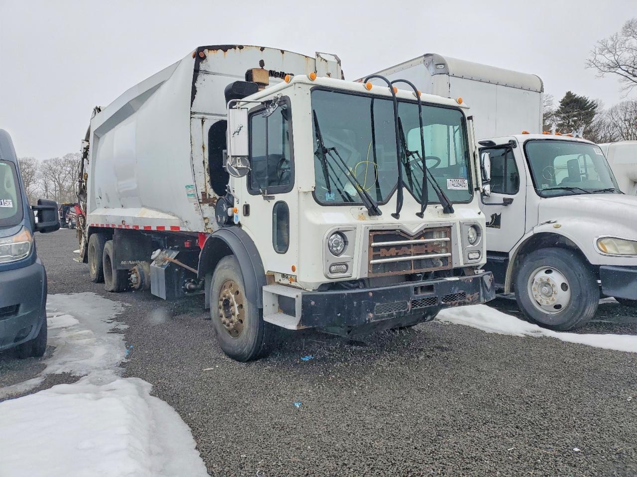 2015 Mack MRU613 Refuse Truck