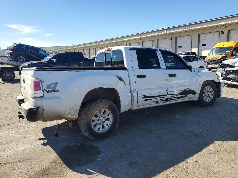 2006 Mitsubishi Raider LS