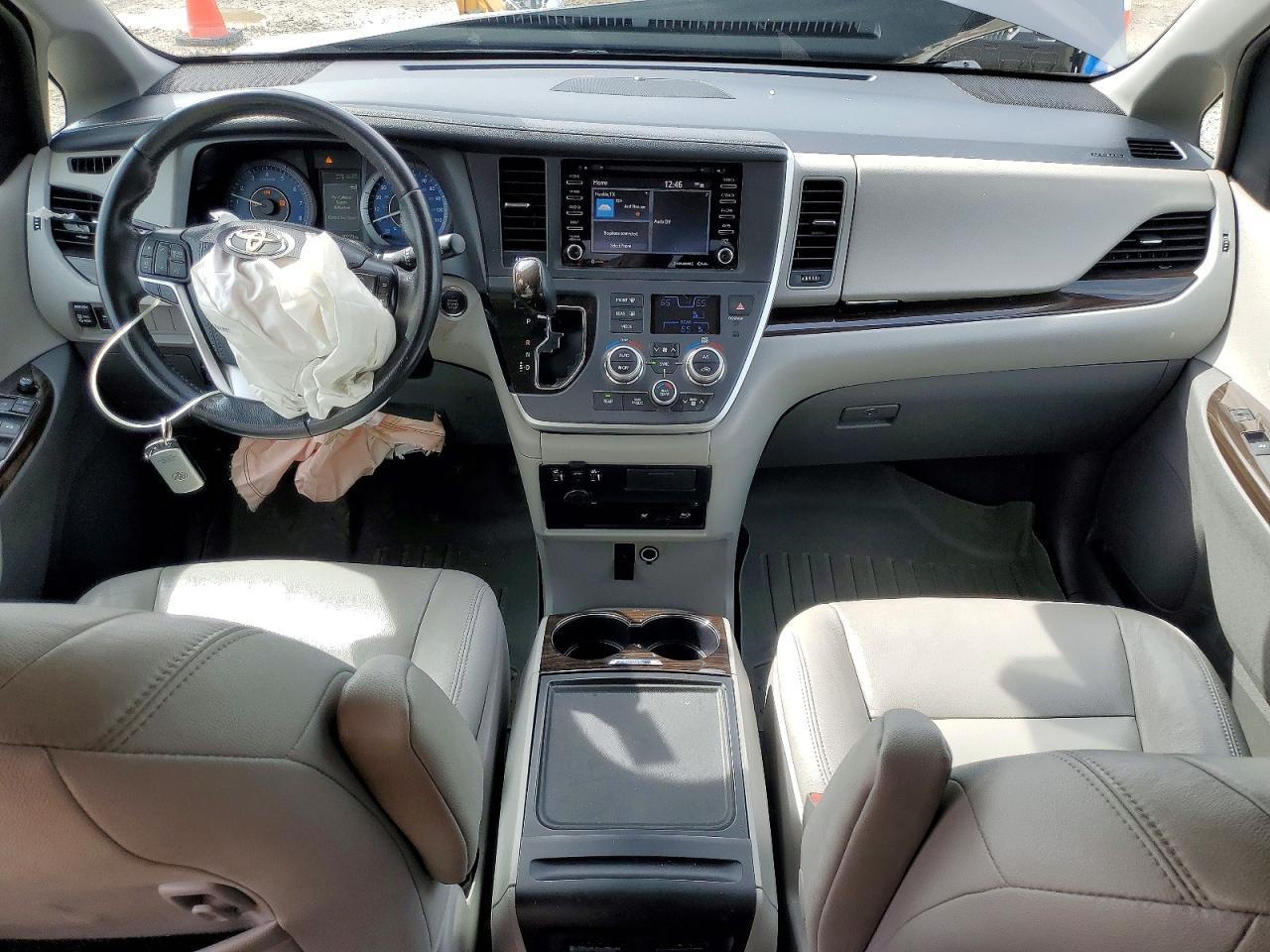 2020 Toyota Sienna xle Premium 8-passenger