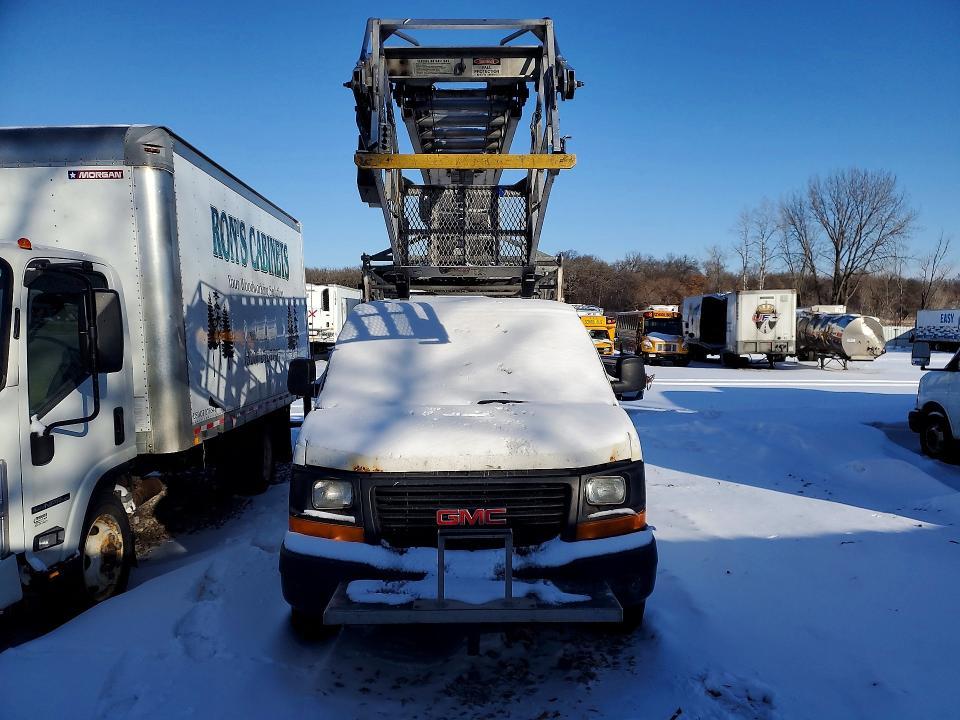 2006 GMC Savana 3500 Van With Bucket Lift