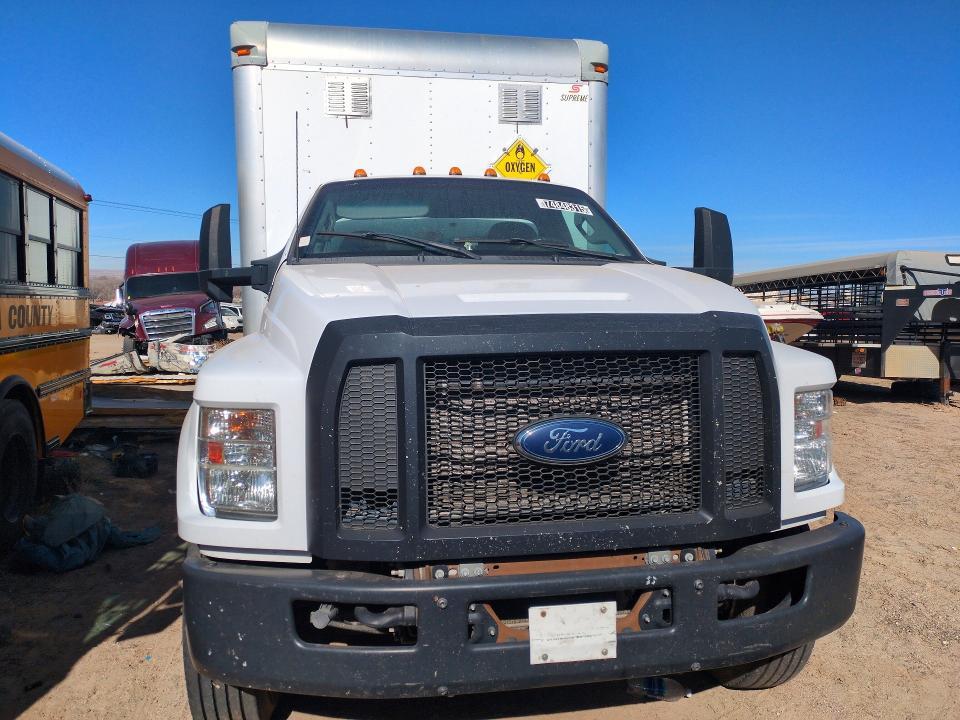 2017 Ford F750 Super Duty box Truck