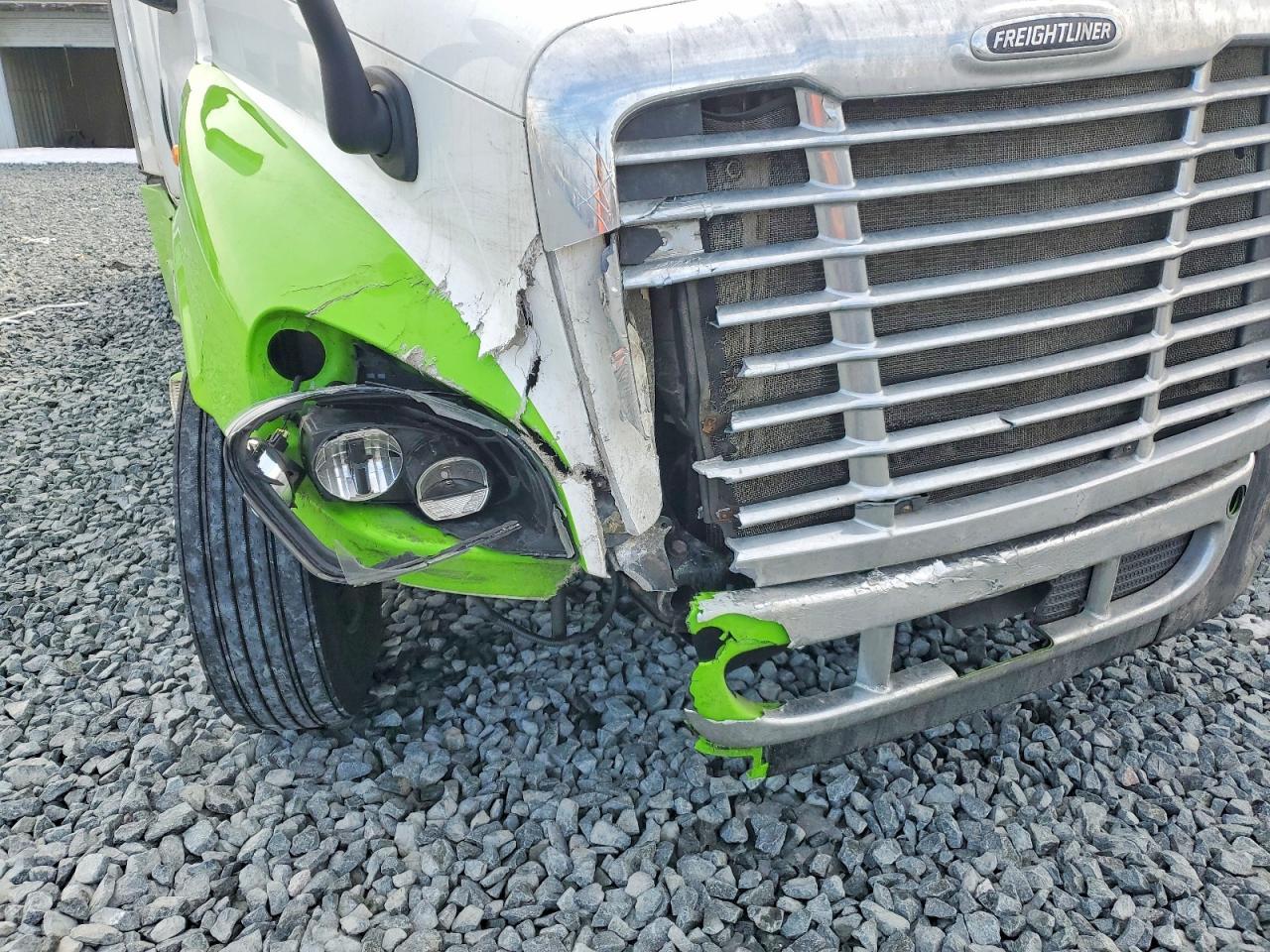 2016 Freigliner 2016 Freightliner Cascadia 1-Semi Truck