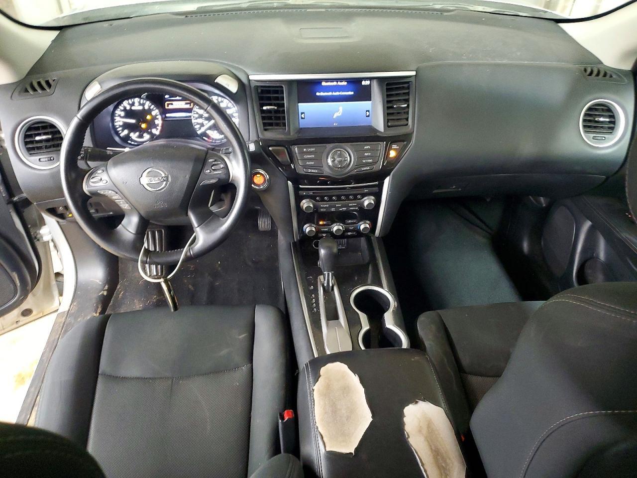 2020 Nissan Pathfinder sv