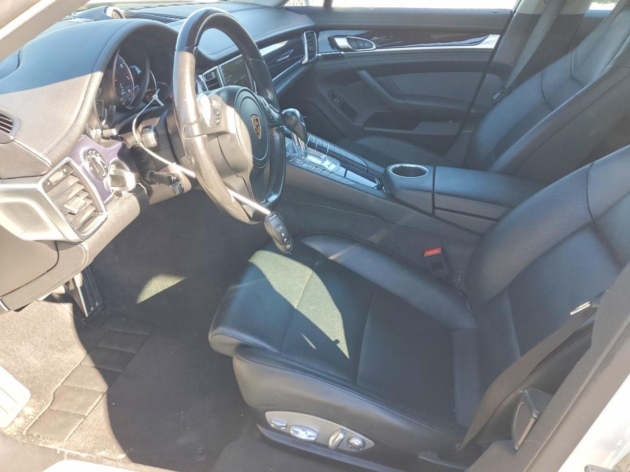 2016 Porsche Panamera 2