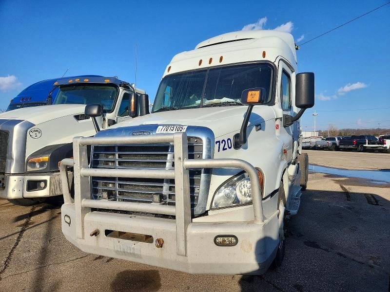 2016 Freightliner Cascadia 125 Semi Truck