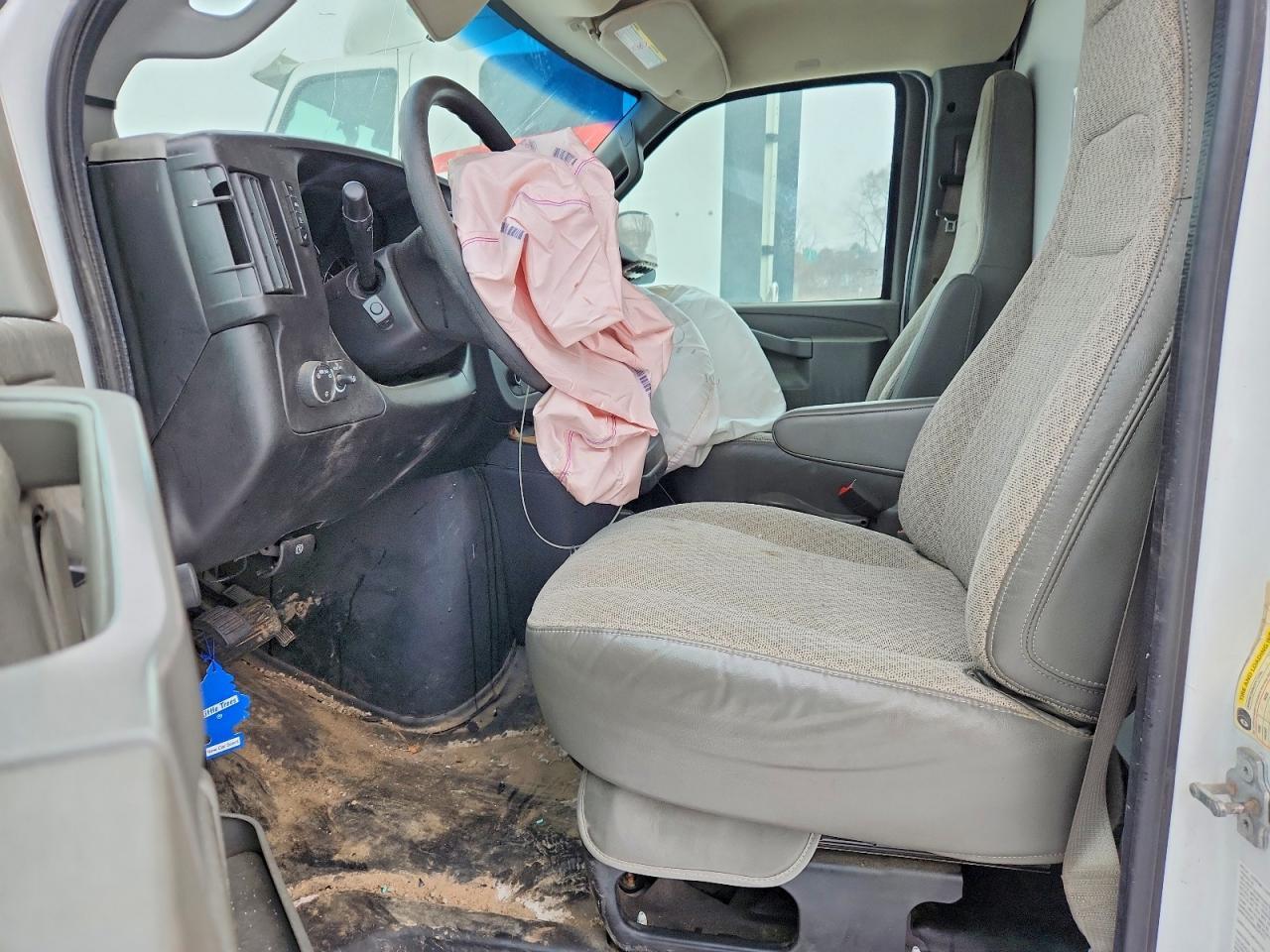 2016 Chevrolet Express G3500 BOX Truck
