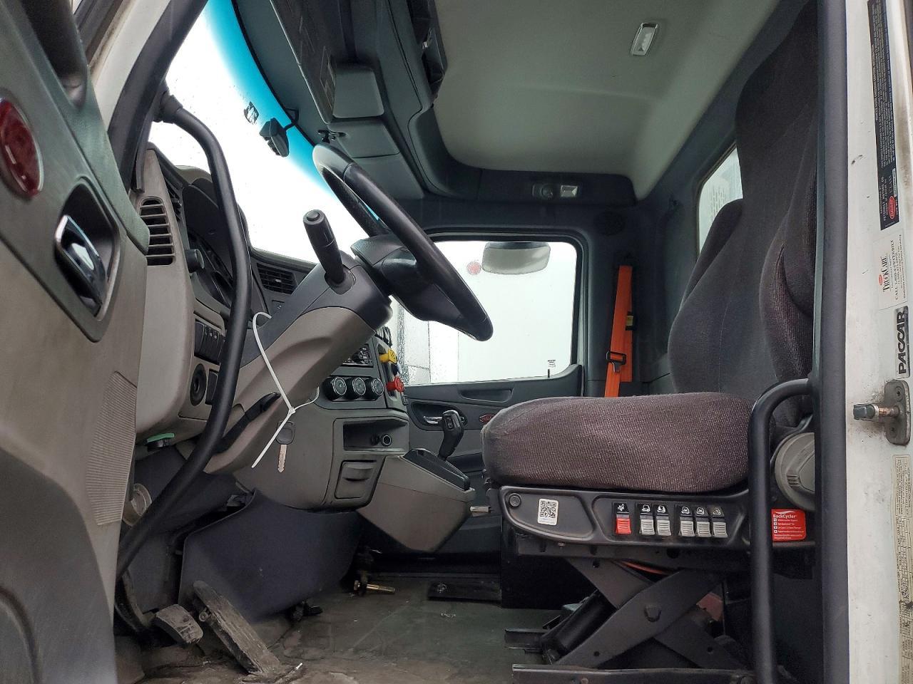 2016 Peterbilt 579 Semi Truck