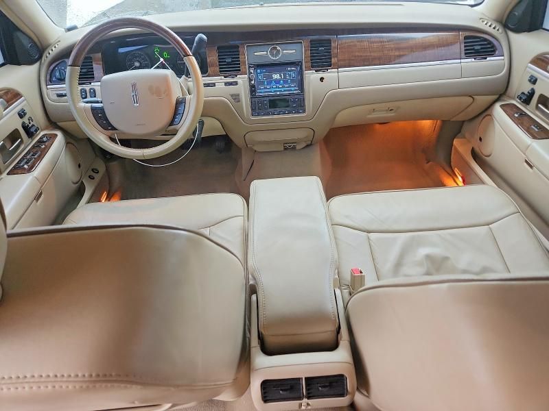 2007 Lincoln Town car Designer