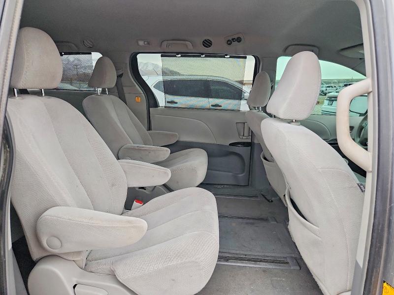 2011 Toyota Sienna le 7-passenger