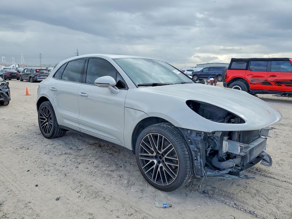 2023 Porsche Macan Base