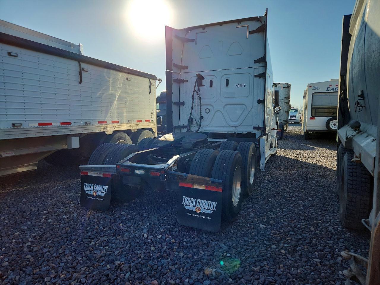 2020 Freigliner 2020 Freightliner Cascadia 126 Semi Truck