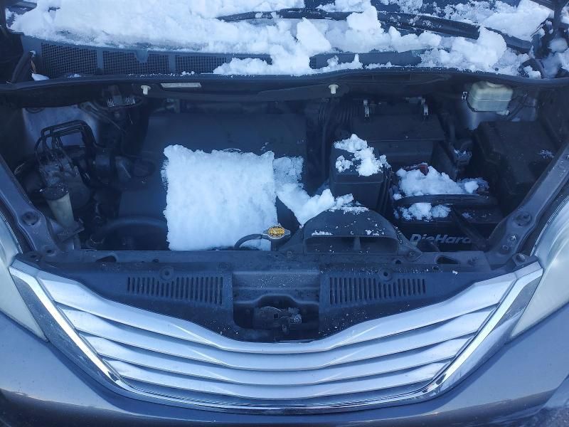 2013 Toyota Sienna xle