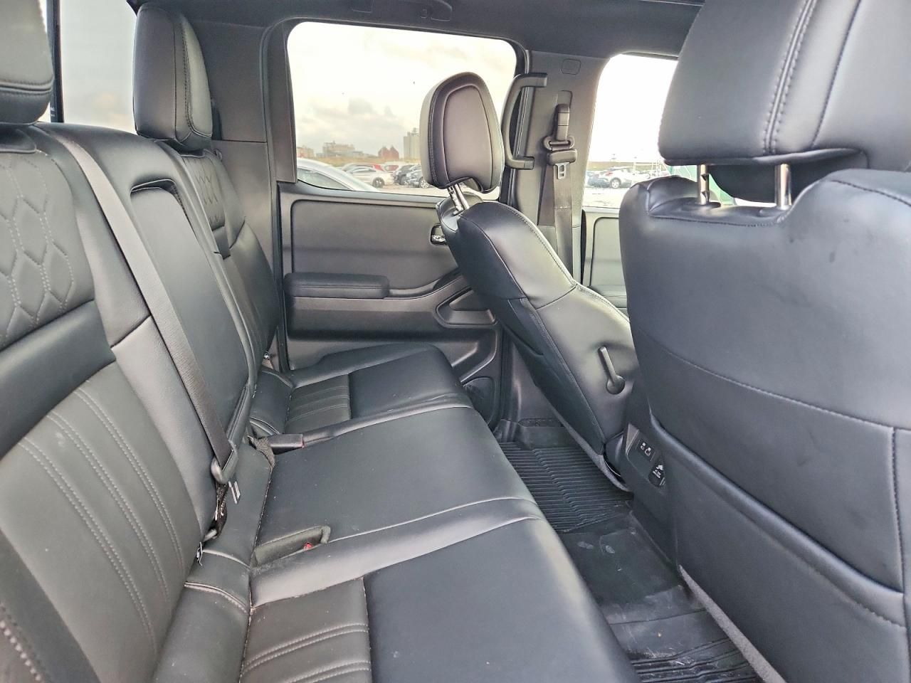 2022 Nissan Frontier s