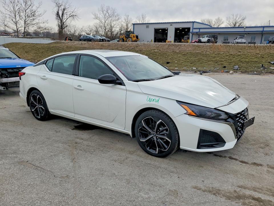 2025 Nissan Altima 2.5 sr