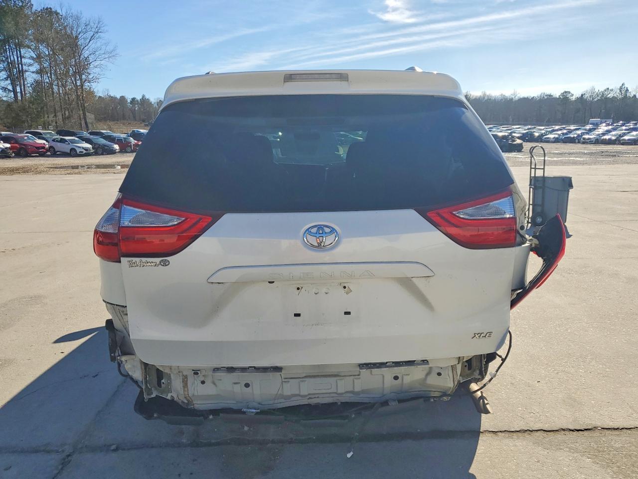 2016 Toyota Sienna