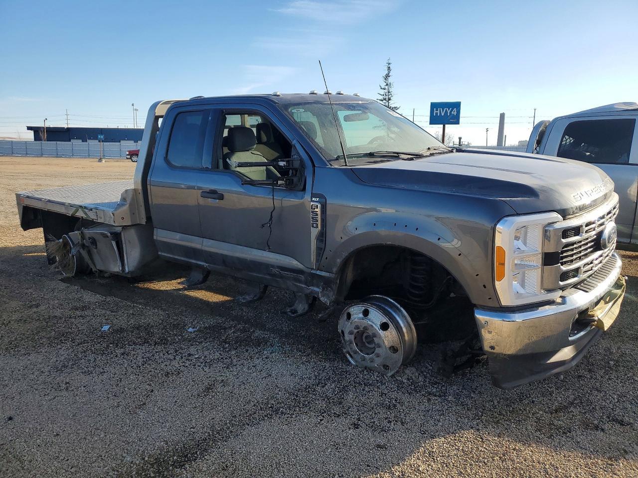 2023 Ford F550 Super Duty Flatbed Truck