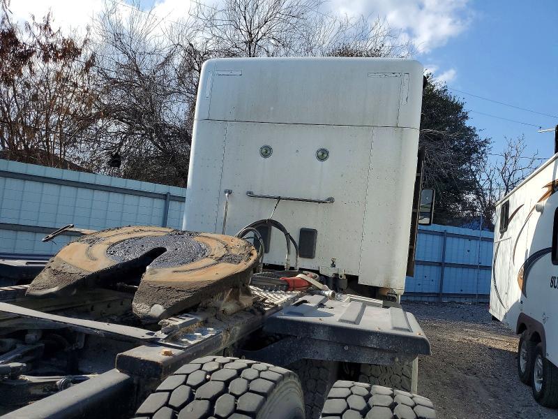 2016 Kenworth T880 Semi Truck