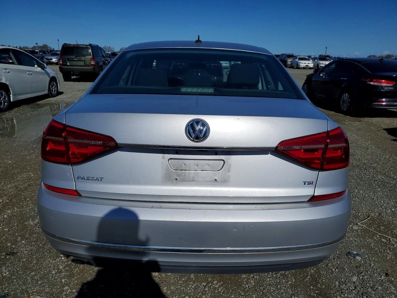 2016 Volkswagen Passat s
