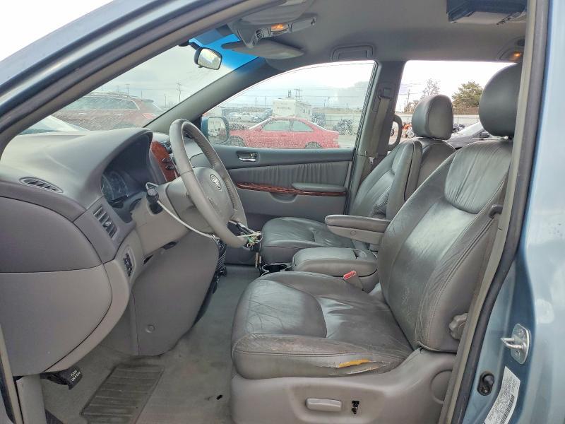 2004 Toyota Sienna xle 7 Passenger