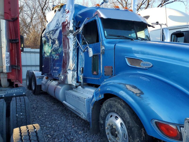 2013 Peterbilt 386 Semi Truck
