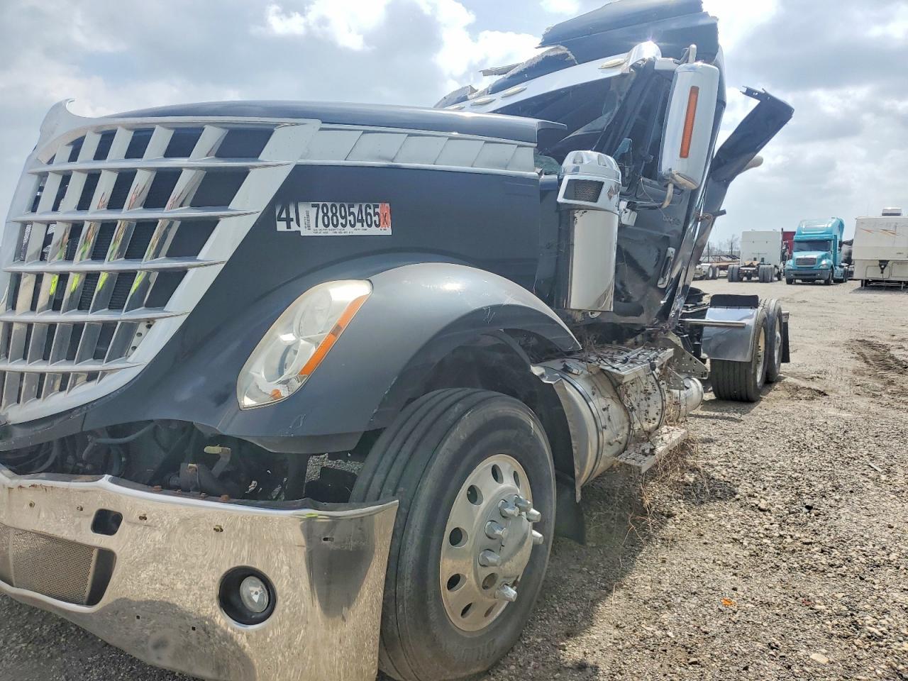 2014 International LF517 Semi Truck