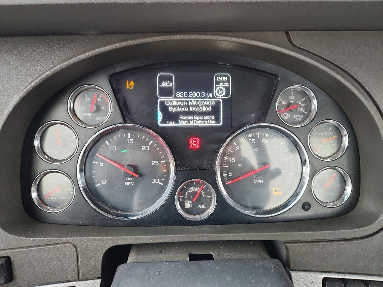 2016 Kenworth T680 Semi Truck