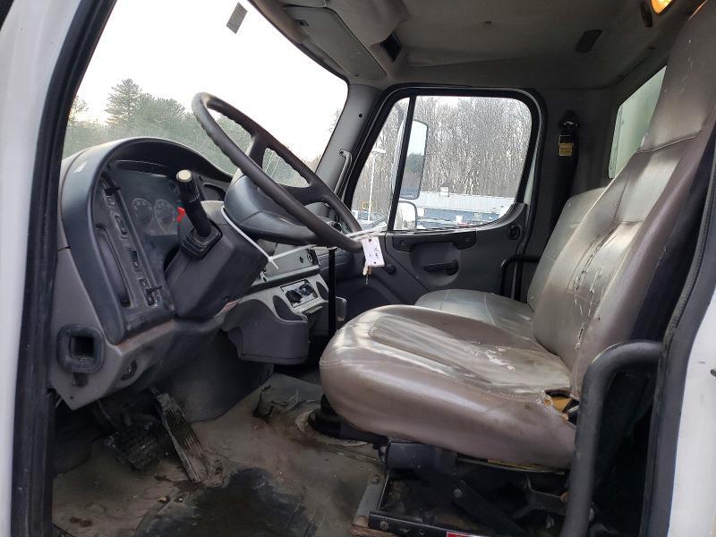 2005 Freightliner Business Class M2 box Truck