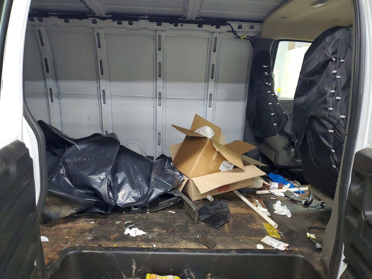 2025 Chev Express G2500