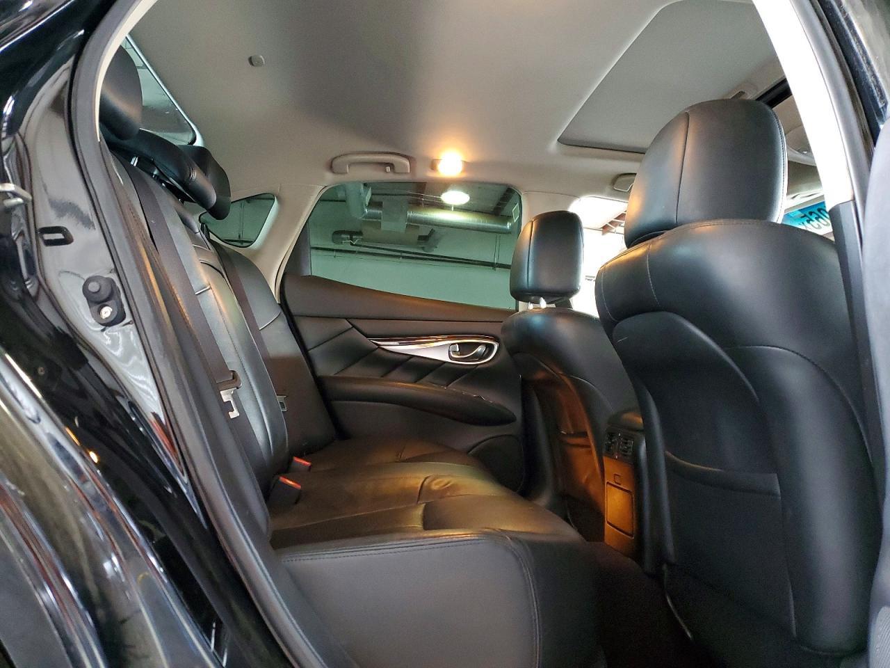 2011 Infiniti M37