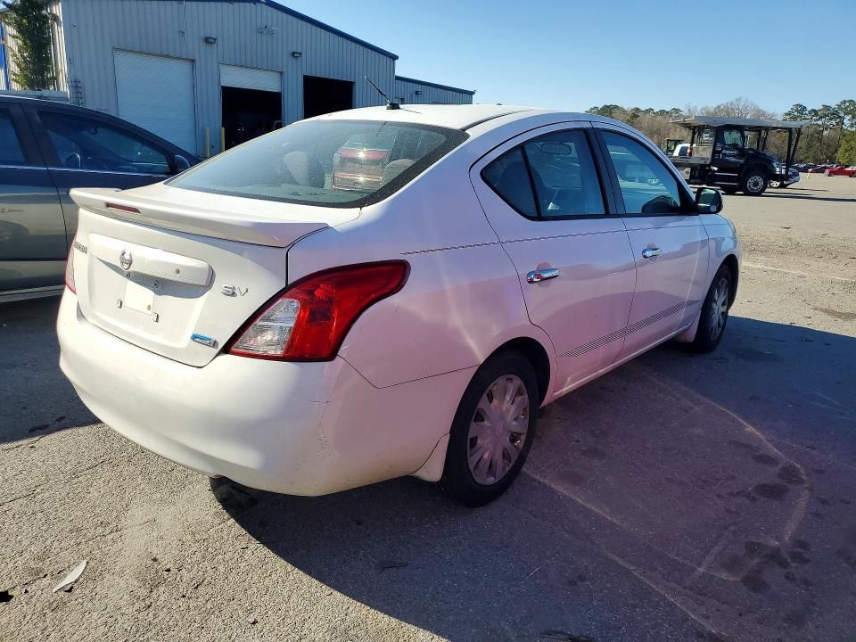 2013 Nissan Versa 1.6 s