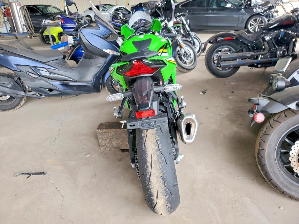 2025 Kawasaki ZX1002 M