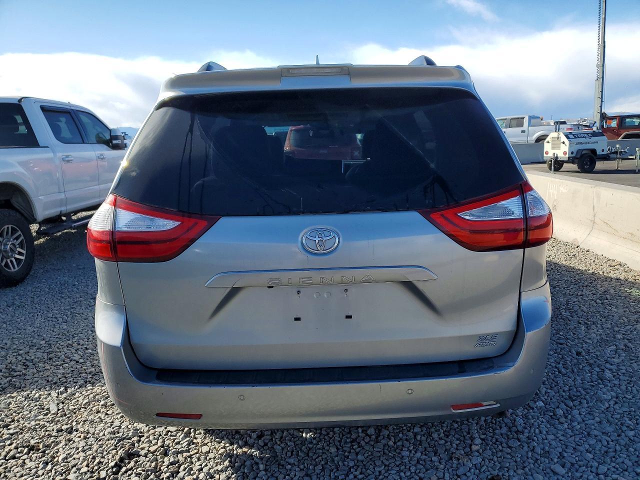 2018 Toyota Sienna xle