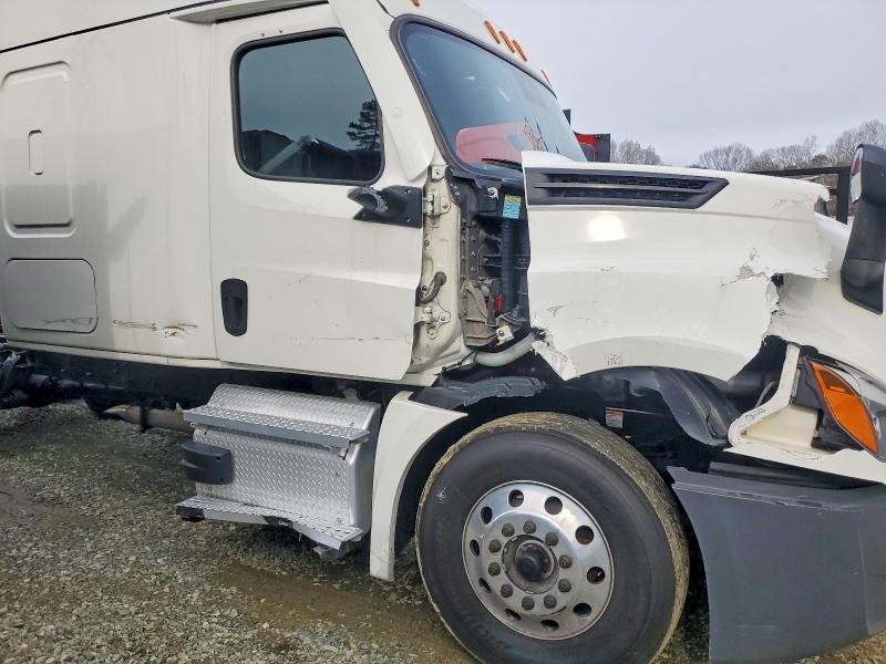 2021 Freigliner 2021 Freightliner Cascadia 126 Semi Truck