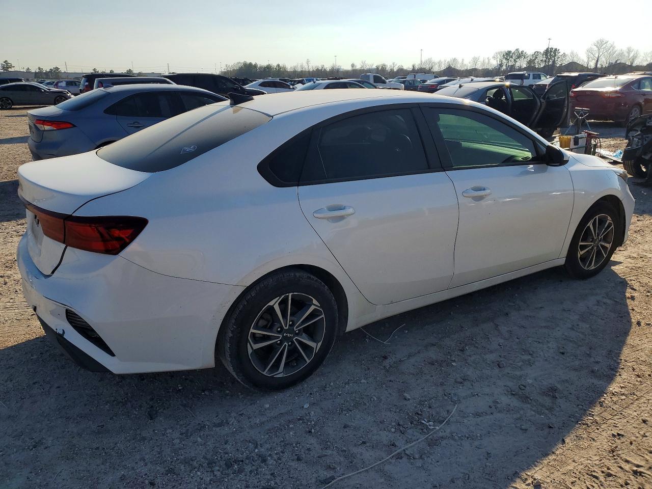 2023 KIA Forte lx