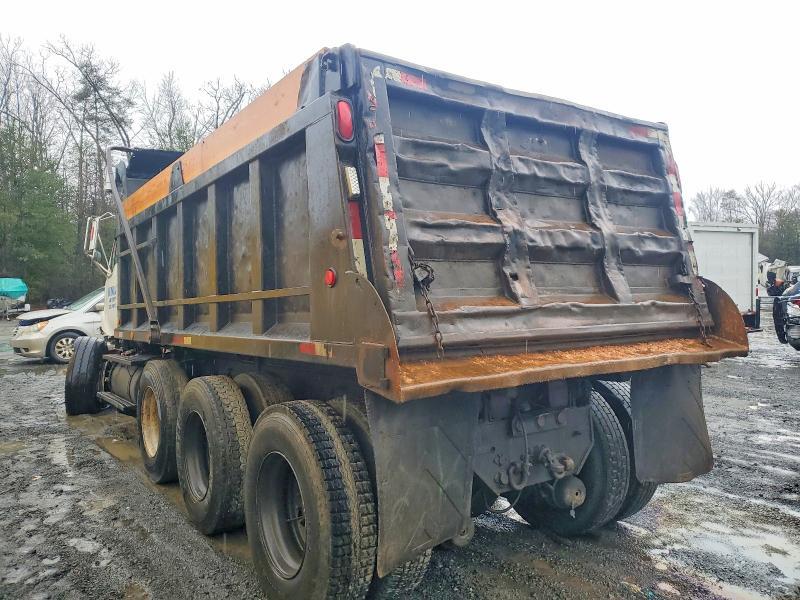 2000 Sterling 2000 Sterling L9500 Dump Truck