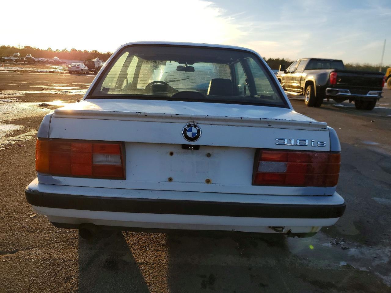 1991 BMW 318 is
