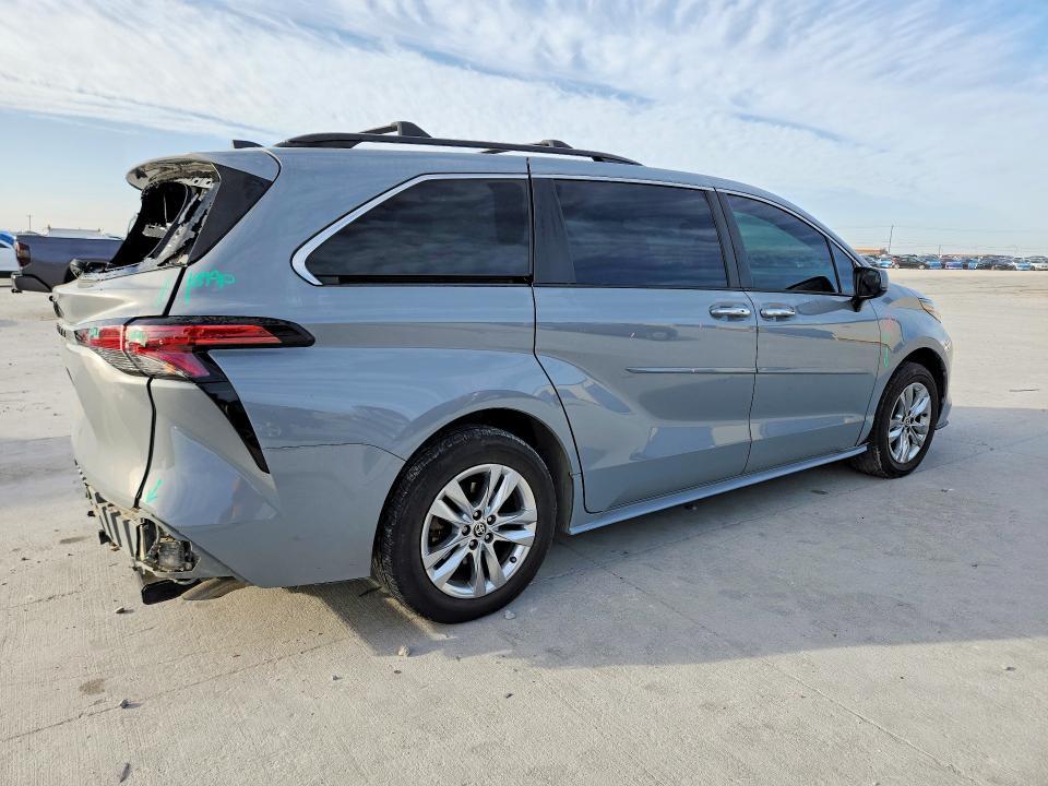 2022 Toyota Sienna xle