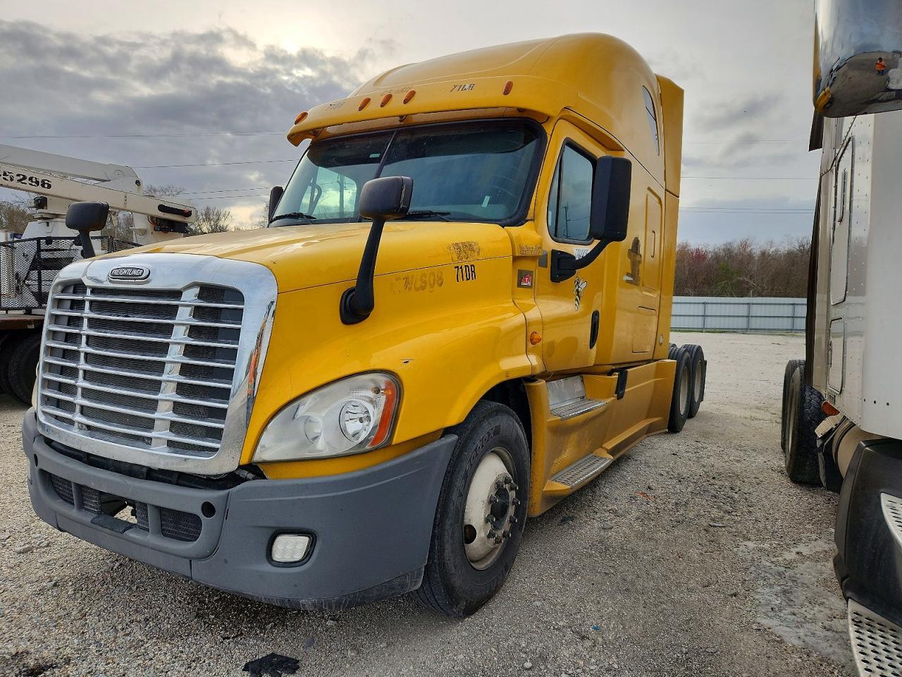 2014 Freightliner Cascadia Semi Truck
