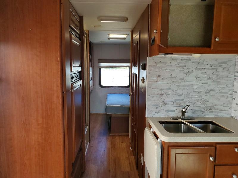 2006 Ford Econoline E450 Super Duty Cutaway Van