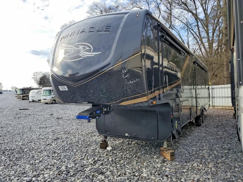 2025 Jayco Pinnacle Camper