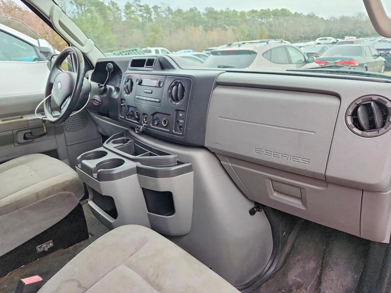 2013 Ford Econoline E250 van