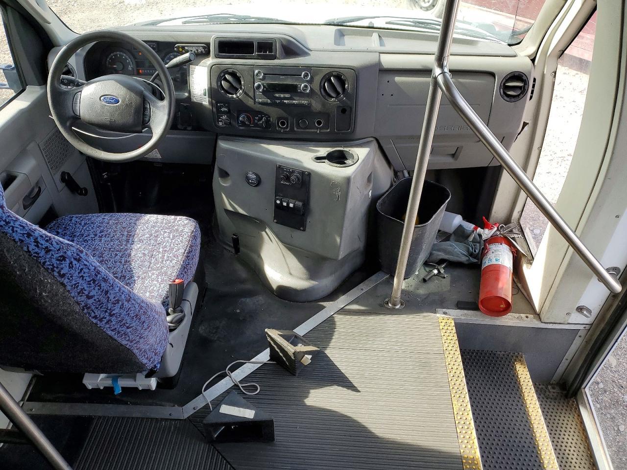 2016 Ford E450 Shuttle Bus