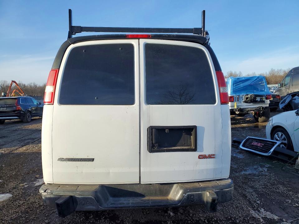 2016 GMC Savana 2500 Cargo Utility / Service van