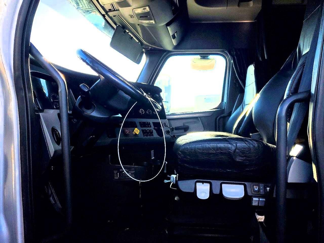 2020 Freightliner Cascadia 126 Semi Truck