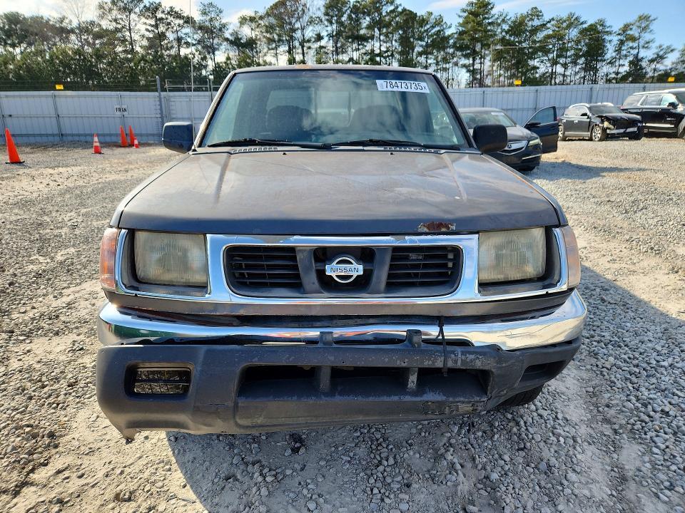 2000 Nissan Frontier Crew Cab XE