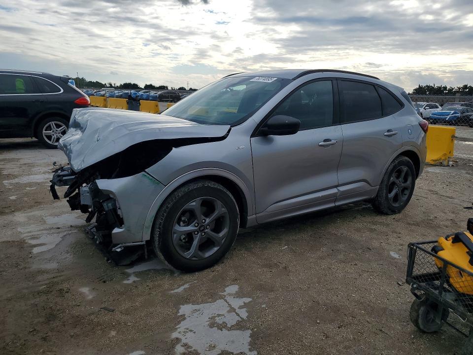 2024 Ford Escape st Line